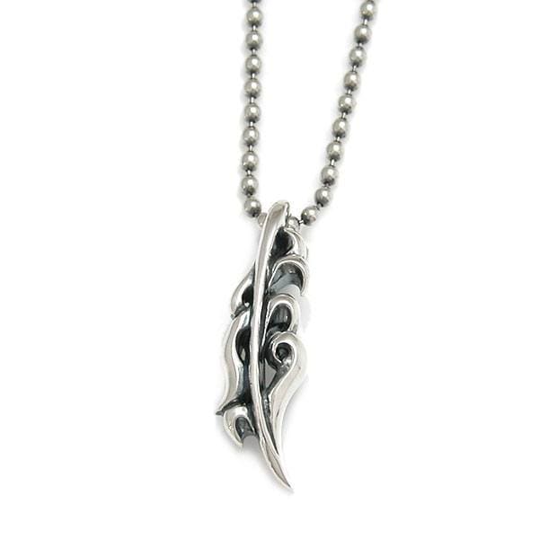 【配送選択可。ネコポス便は送料無料（指定日・ギフト不可）】フェザーモチーフ シルバーペンダント [DG-010]