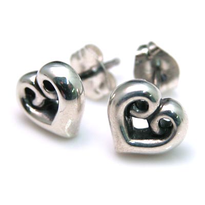 【配送選択可。ネコポス便は送料無料（指定日・ギフト不可）】ハート シルバーピアス ペア価格 [DP-015]