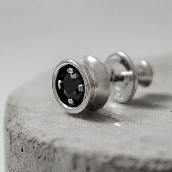 【配送選択可。ネコポス便は送料無料（指定日・ギフト不可）】【Glass】　ブラックキュービックジルコニア×シルバーピアス [DP-086BCZ]